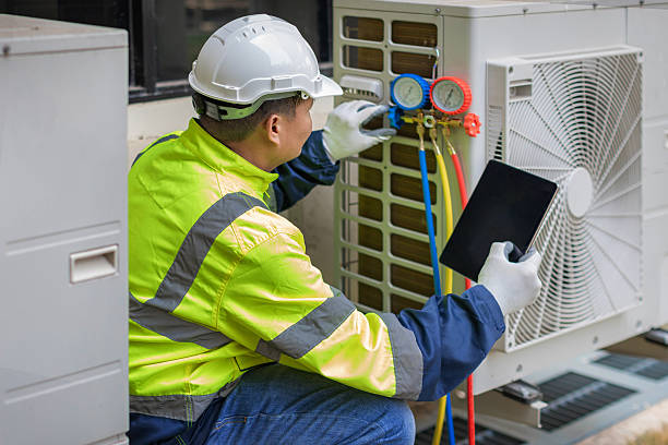 Professional Heat Pump Repair technician working in Harris, IA